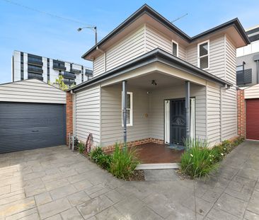 SPACIOUS THREE BEDROOM TOWNHOUSE WITH STUDIO IN THE HEART OF OAKLEIGH - Photo 6