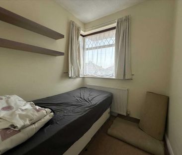 4 bedroom semi-detached house to rent - Photo 1