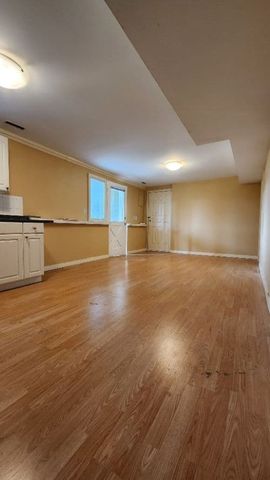 GLenrosa 2 bd, 1 bath walkout basement suite avail now - Photo 3