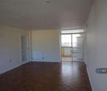 3 bedroom flat to rent - Photo 1