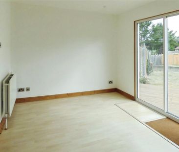 4 bedroom semi-detached house to rent - Photo 3