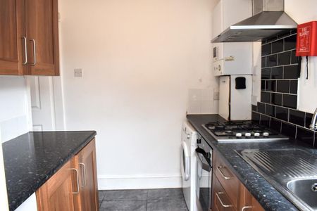 3 bedroom terraced house to rent - Photo 4