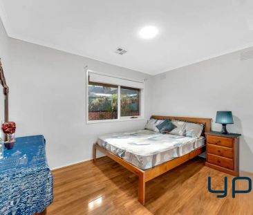 “Immaculate Family Home Offering Comfort and Convenience !!” - Photo 1