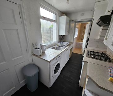 Room in a Shared House, Linden Road, B66 - Photo 6