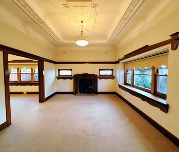 Stunning Art Deco locate in the heart of Caulfield - Photo 2