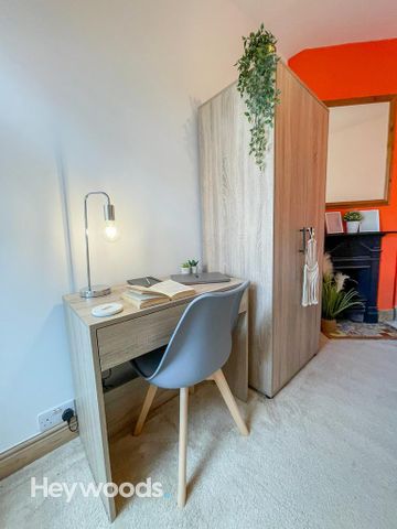 4 bedroom house of multiple occupation to rent - Photo 2