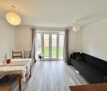 1 bedroom in a house share to rent - Photo 2