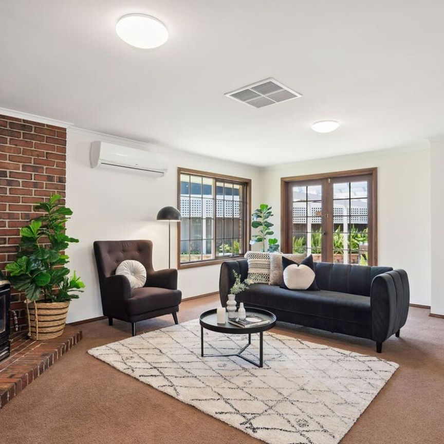 Charming and Spacious Family Residence - Photo 1