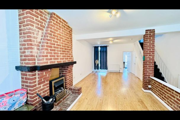 3 Bed Terraced House, Wallington Road, IG3 - Photo 1