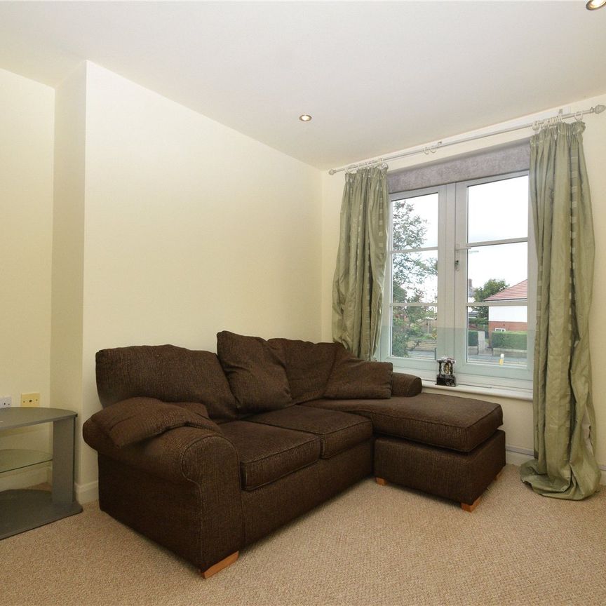 46, Henconner Lane, Bramley, Leeds, West Yorkshire, LS13 4LD - Photo 1