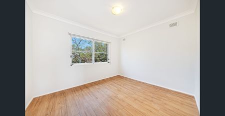 Stylishly Updated Apartment with Leafy Views in Prime Lane Cove Location - Photo 3