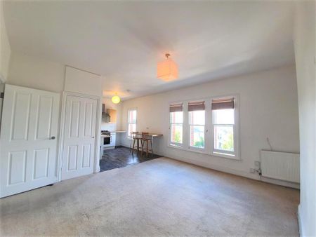 2 bedroom flat to rent - Photo 2