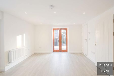 High Street, Ongar, Essex - Photo 2