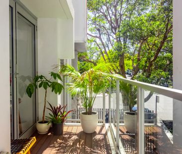 Sundrenched One Bedroom Apartment in Convenient Location - Photo 4