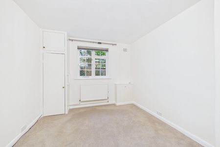 2 bedroom Bungalow in Victoria Hill Road, Fleet - Photo 3