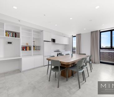 Modern | Furnished, designer studio for lease - Photo 3