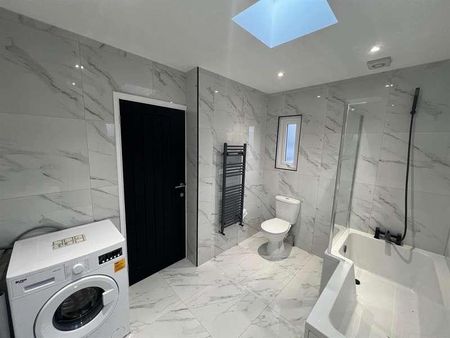 Palmerston Crescent, London, N13 - Photo 4