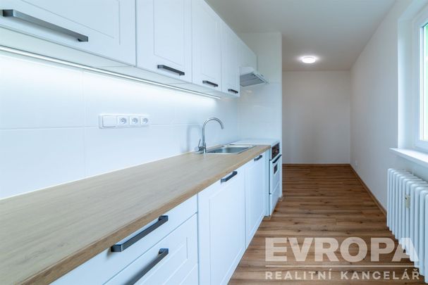 Pronájem bytu 3+1 74 m², Prosluněná , Praha - Photo 1