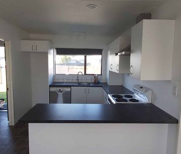 Tidy 3BR Home in Kelvin Grove - Photo 2