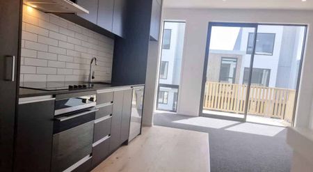 Modern and Warm - Photo 3