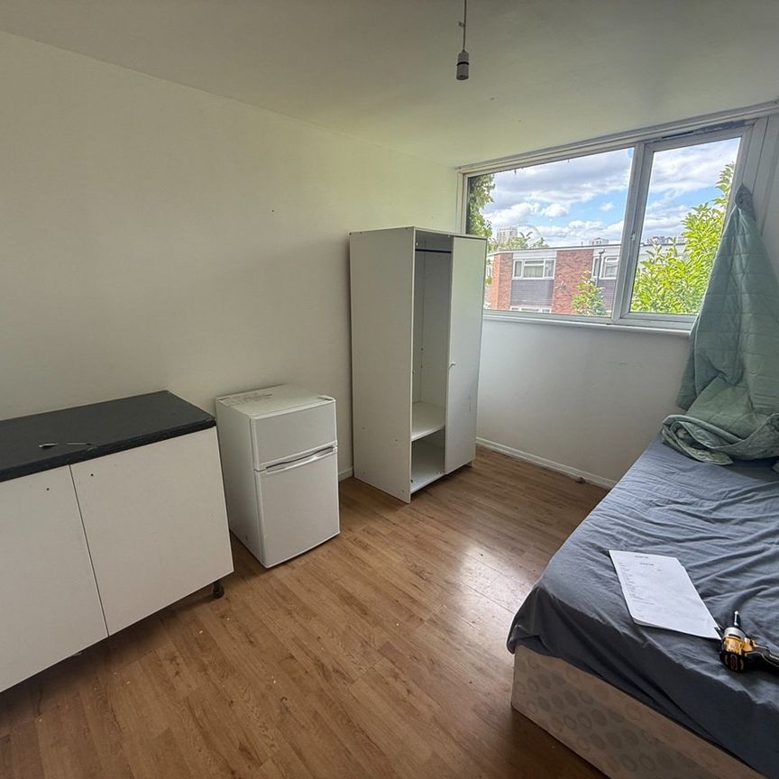 Studio Flat, Gervasa Close, HA9 - Photo 1