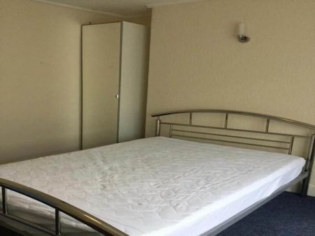 4 bedroom house to rent - Photo 3