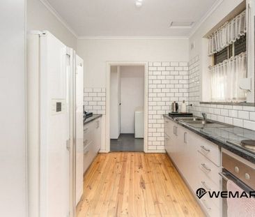 Spacious Family Living with Comfort & Convenience on Peacock Road! - Photo 6