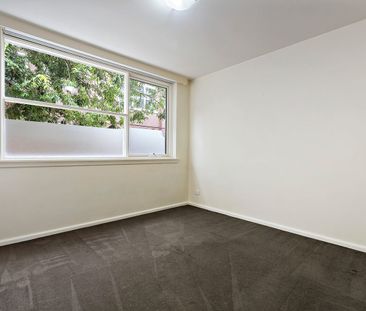 Spacious two bedroom apartment - Photo 3