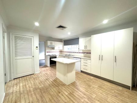 3-Bedroom Home in Prime Location! - Photo 2