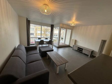 Modern gemeubeld appartement met één slaapkamer en terras in een residentiële wijk. - Foto 4
