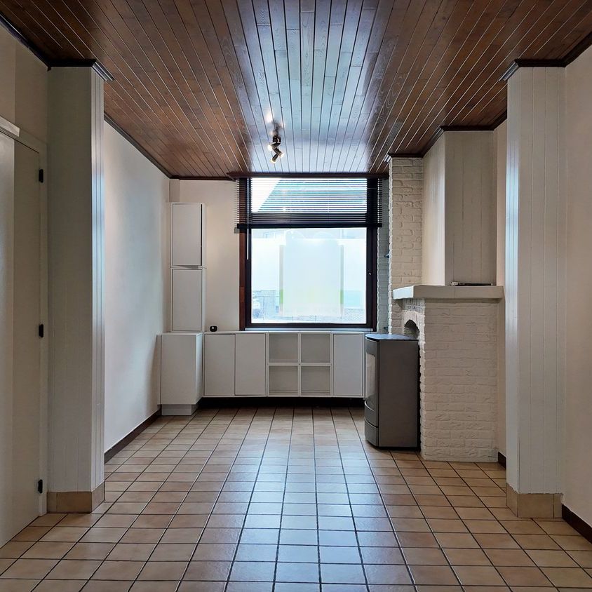 Gezellige stadswoning te huur met ruime garage en parking! - Photo 1