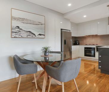 Light-Filled Modern Apartment... - Photo 3