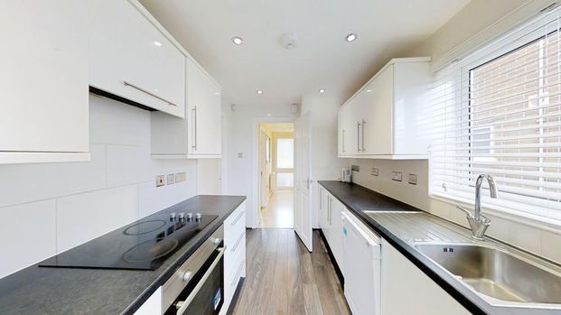 4 bedroom semi-detached house to rent - Photo 1