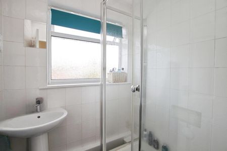 3 bedroom House To Let - Photo 4