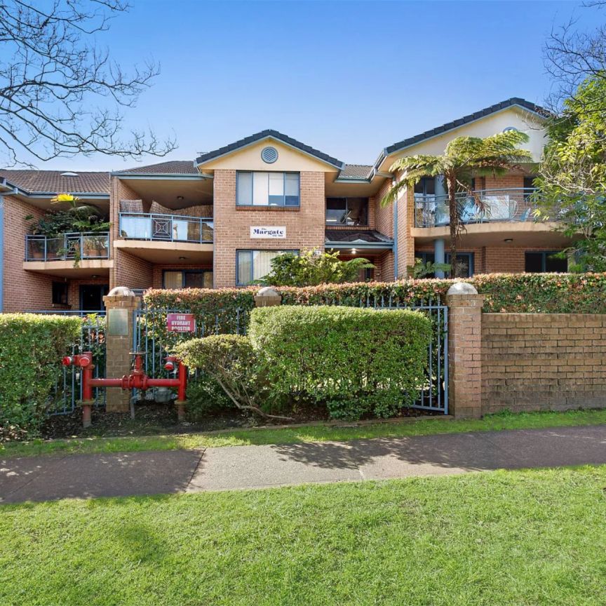 Oversized Two Bedroom Unit in Highly Convenient Locale - Photo 1