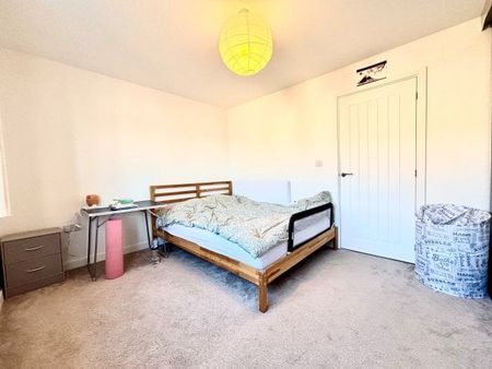 Drooper Drive, Stratford-upon-Avon, CV37 - Photo 3