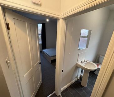 2 Bed Terraced House, Recreation Terrace, LS11 - Photo 5