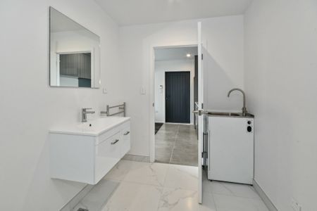 One Bedroom Loft - Self Contained - Photo 4