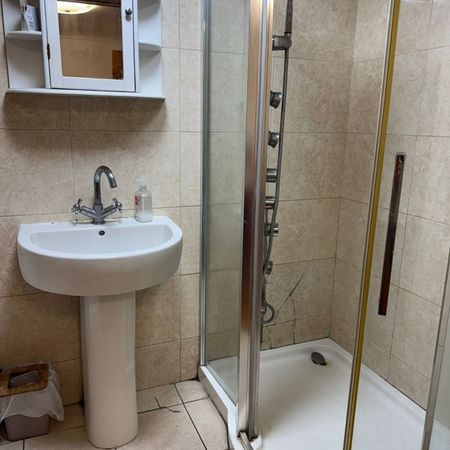 Room in a Shared House, Westbury Road Off Green Street, E7 - Photo 3