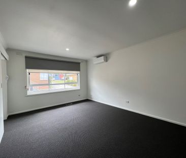 Well-Presented Unit with Comfort and Convenience - Photo 1