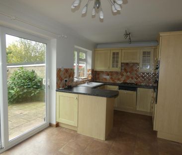 3 bedroom semi-detached house to rent - Photo 4