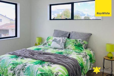 Looking for a modern home built in the ever so convenient Henderson? Look no further. - Photo 3