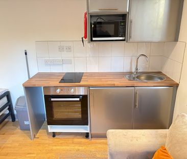 Studio Flat, Very Near Kilburn High Road Area, NW6 - Photo 1