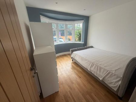 2 bedroom house of multiple occupation to rent - Photo 4