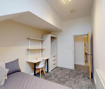4 bedroom flat to rent - Photo 1