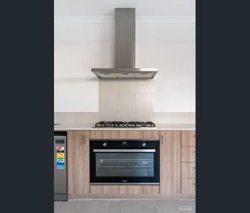 Discover Your Ideal Home: Modern Comfort and Prime Location - Photo 5