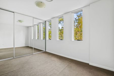 Near New, Sun-Kissed, Private and Stylish Four-Five Bedroom Tri Level Designer Duplex In A Tranquil Setting, Close To All Amenities - Photo 4