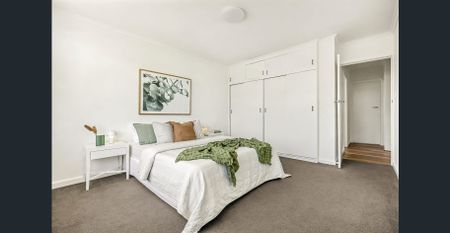 Stylishly Renovated Retreat in Elwood's Most Sought-After Pocket - Photo 3