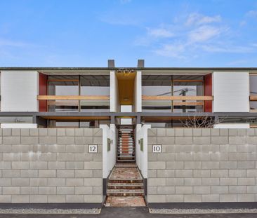 Iconic Sir Miles Warren One Bedroom Apartment - Photo 1