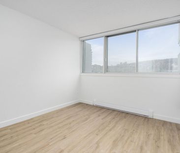 2100 Boulevard de Maisonneuve West, Montréal, QC - Photo 6